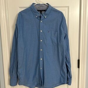 Tommy Hilfiger Classic button down XL blue dot color.EUC no rips tears or stains
